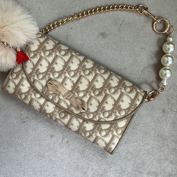 TRADED! VTG Christian Dior Tan Y2K 90s Bow Trotter WOC Clutch Wallet Pearl Chain - Picture 2 of 15